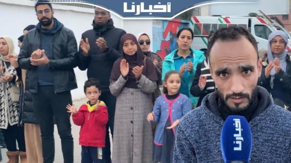 مرفوقين بأبنائهم..رجال ونساء التعليم يرفضون التوقيفات ويردون على خرجة بنموسى بالبرلمان